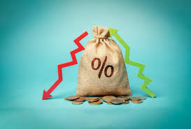 Altas tasas reales de interés y sobrevaluación del peso neutralizan los beneficios de la desregulación y la apertura económica